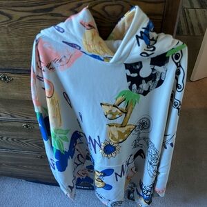 Men's oversized hoodie, lots of fun graphics, No Boundries